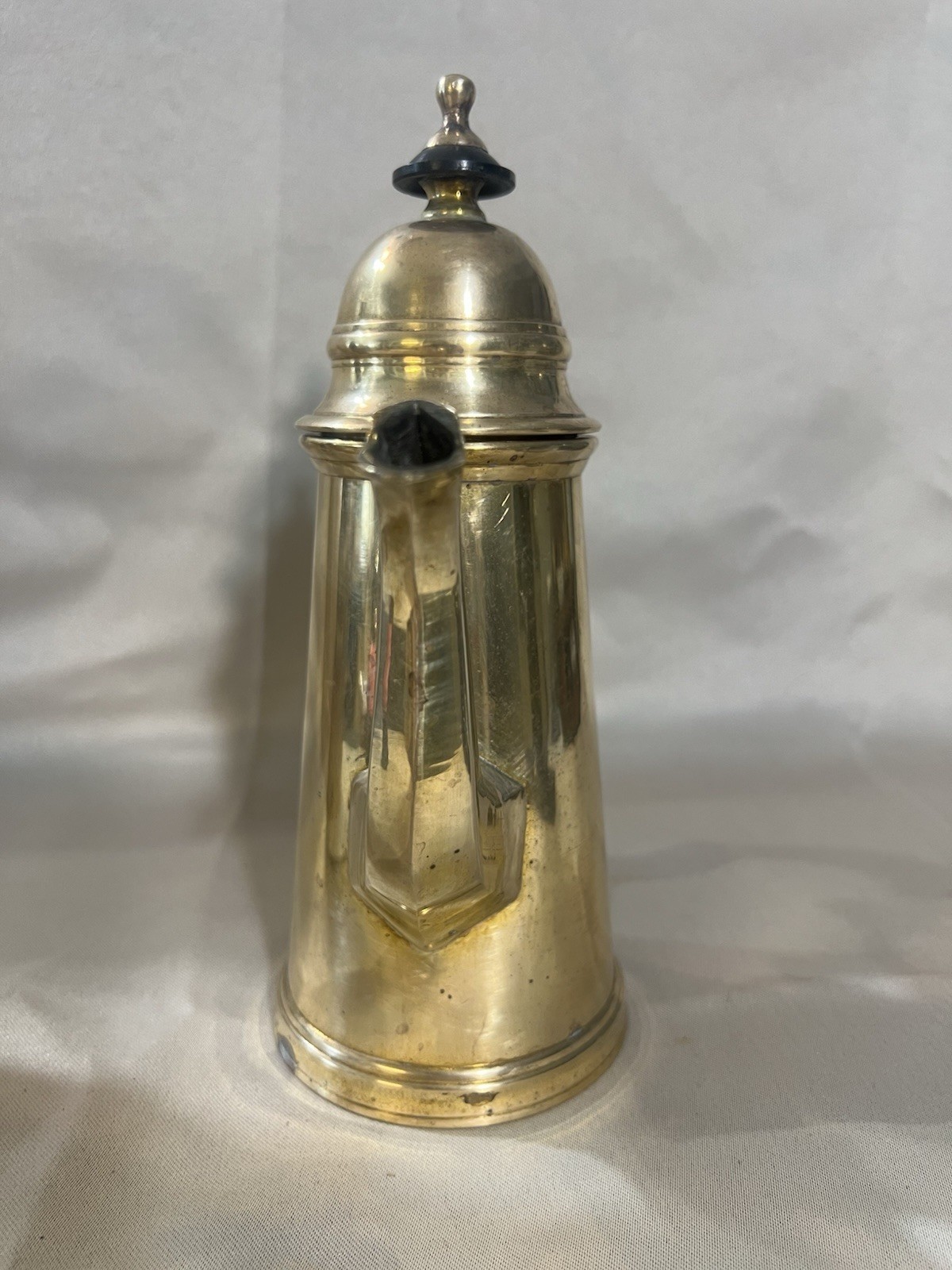 VTG BRASS COFFEE/TEA POT 8.5" T BLACK COATED HANDLE (2506)