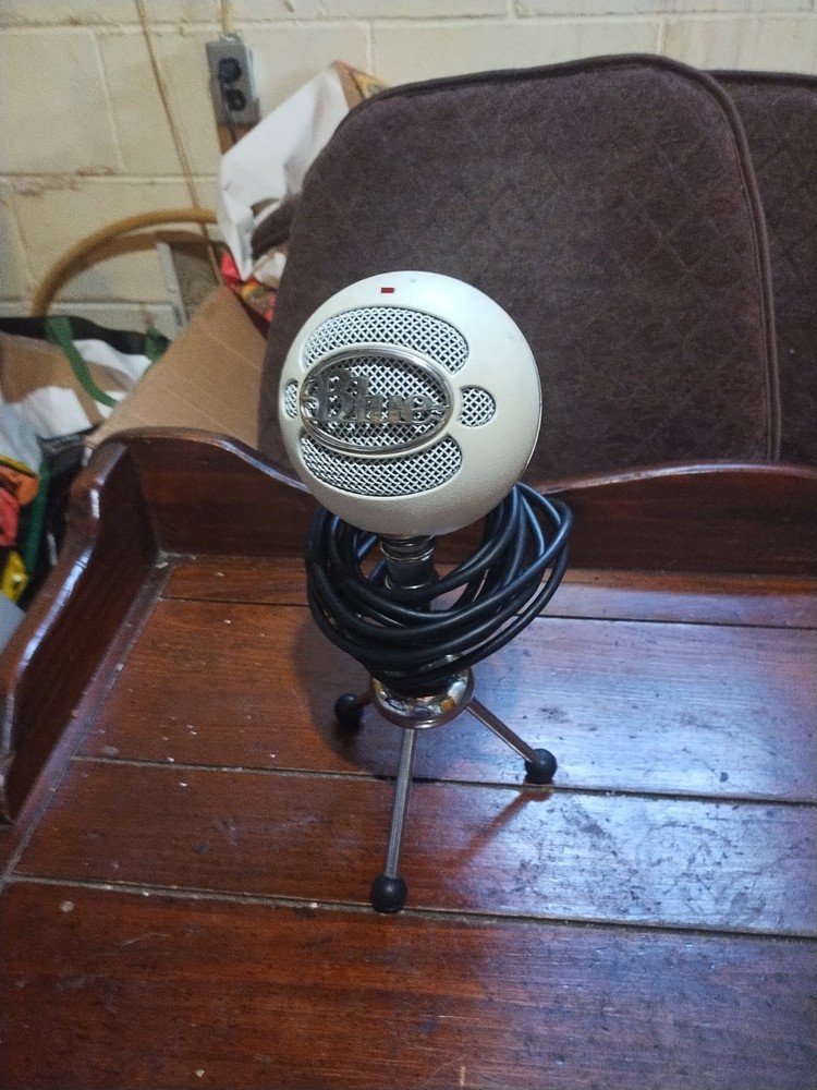 Blue Snowball USB Condenser Microphone White, Adjustable Stand, Universal