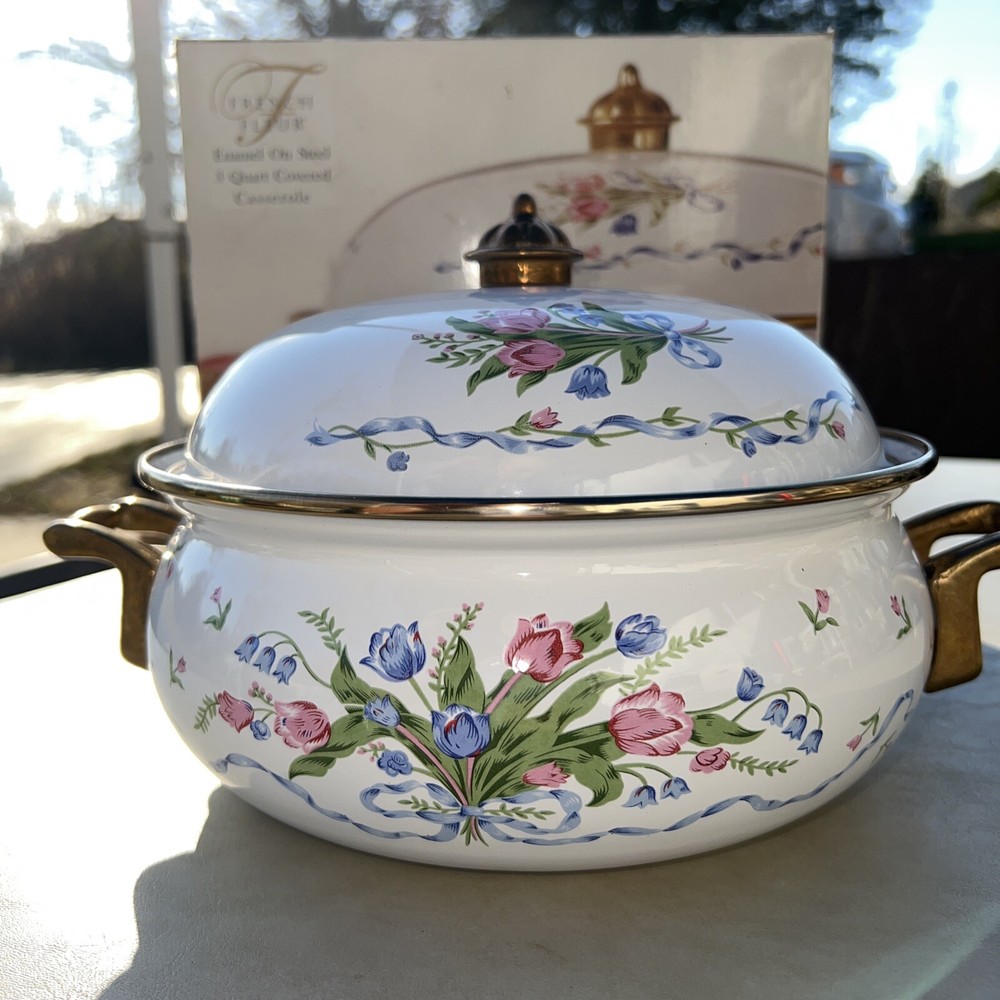 French Fluer 3 quart covered casserole pan