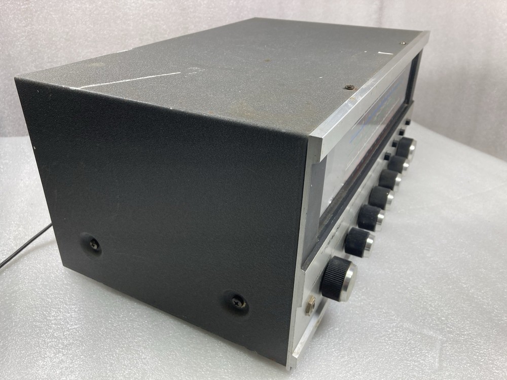 Realistic DX-160 Solid State Communications Receiver Powers On. READ