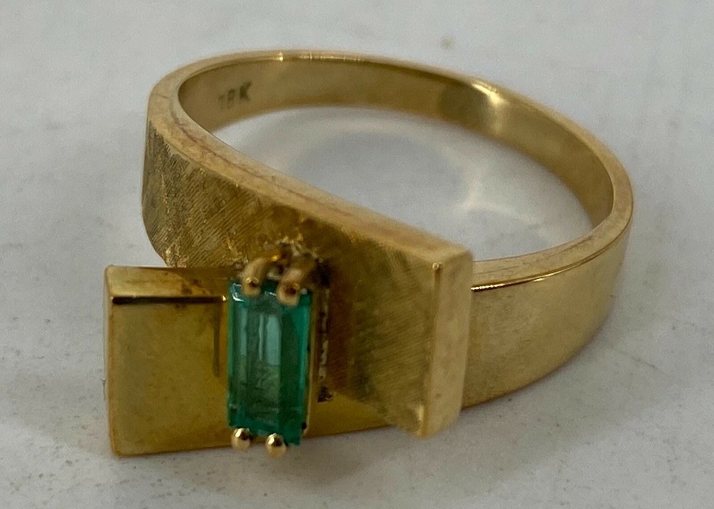 LADIES GREEN EMERALD RING 18K