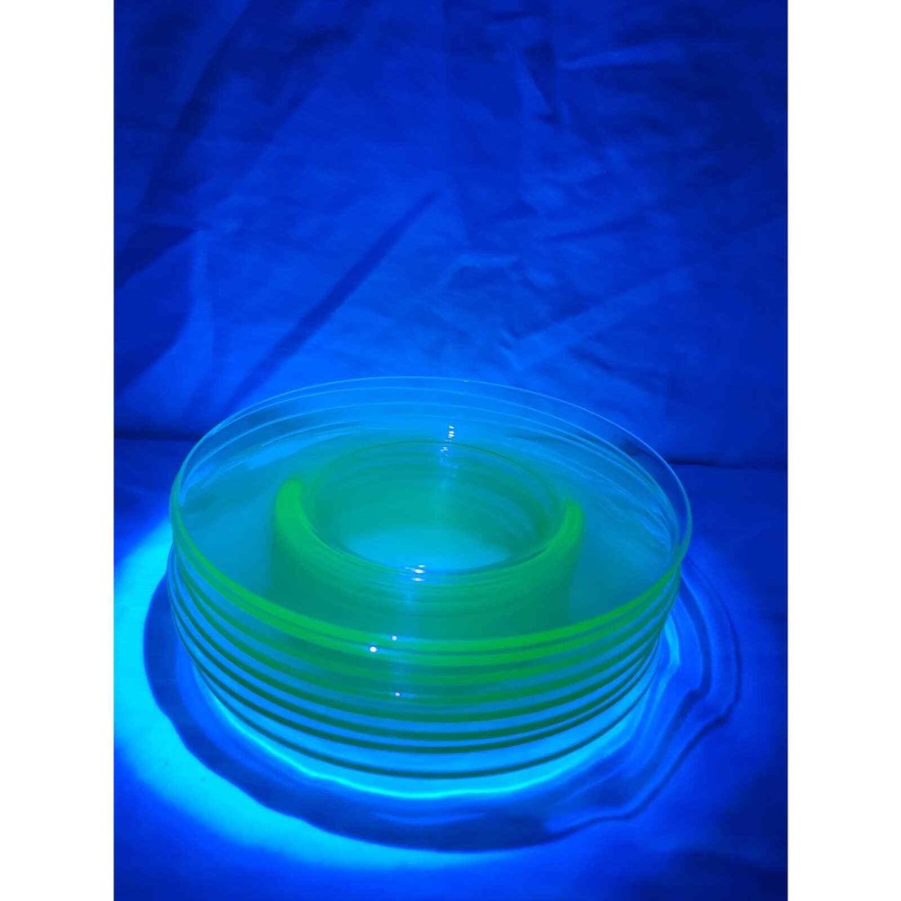 Set of 8 Vaseline glass plates