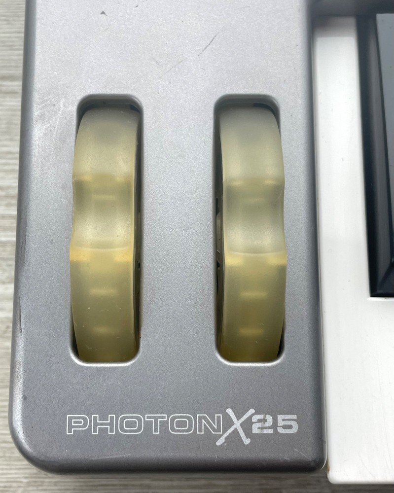 Alesis Photon X25 USB/MIDI Keyboard Controller Powers On Working but Read