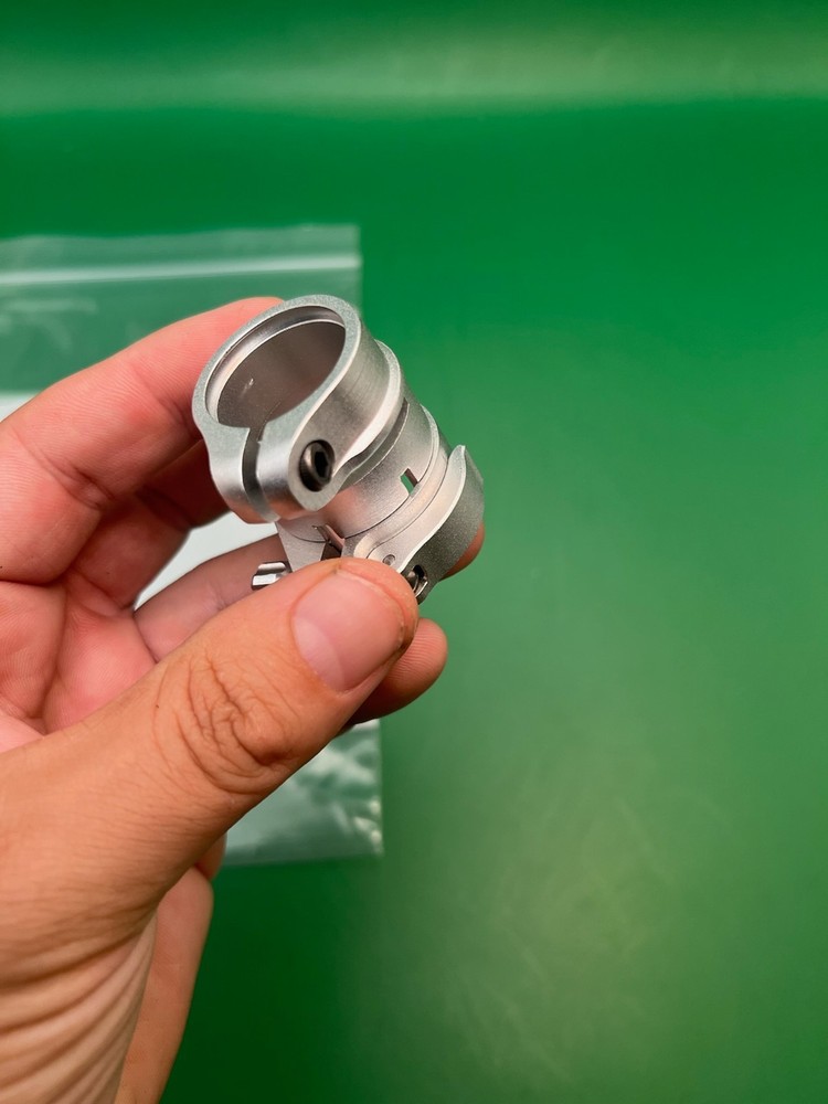 Autococker Clamping Feedneck