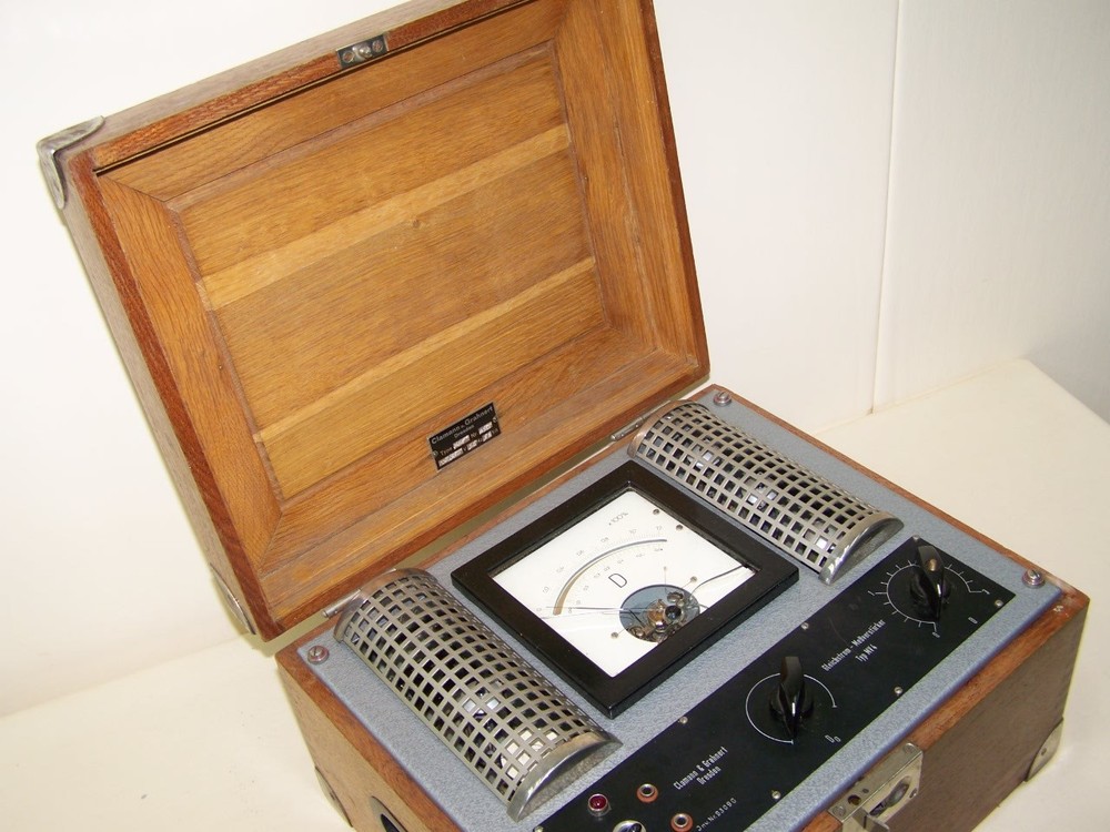 Old GDR Direct Current Measuring Amplifier Type MV 4