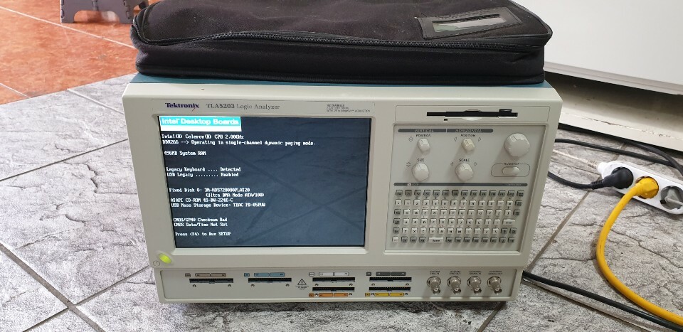 Tektronix TLA5203 102 Channel Logic Analyzer[#A07]