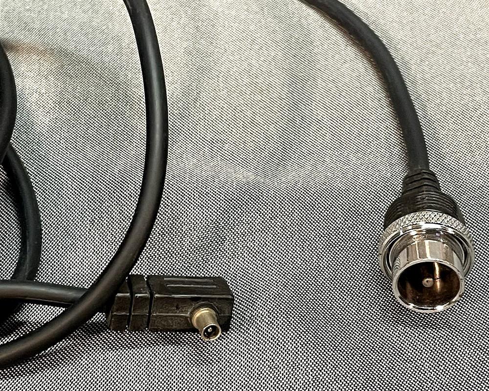 Elinchrom Multi Voltage Flash Unit Style 250 Flashlight on Expandable Stand