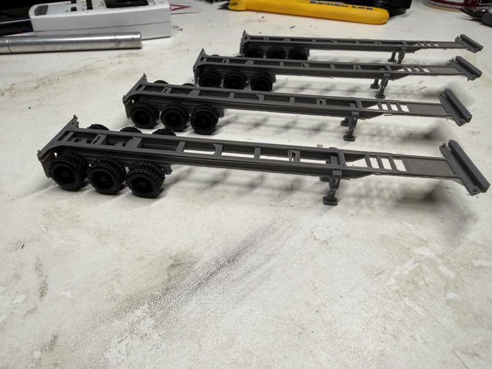 4 Ho scale 40ft tri axle shipping container chassis