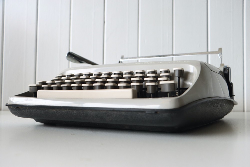 Remington Sperry Rand Portable Typewriter - Excellent Working Condition!
