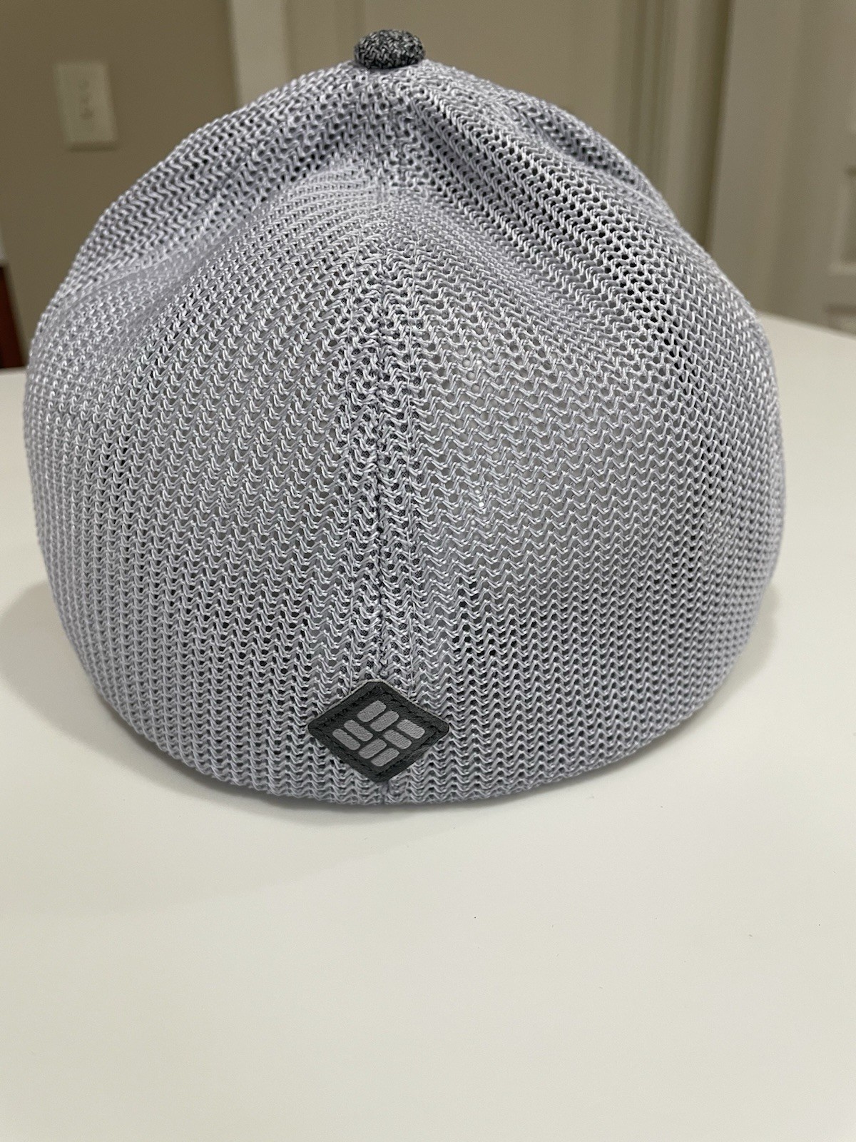 Columbia Flexfit Unisex Mesh Hat. Size L/XL Grey