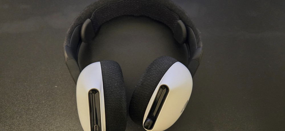 Alienware Wireless Gaming Headset AW725H NO RECEIVER / CABLE