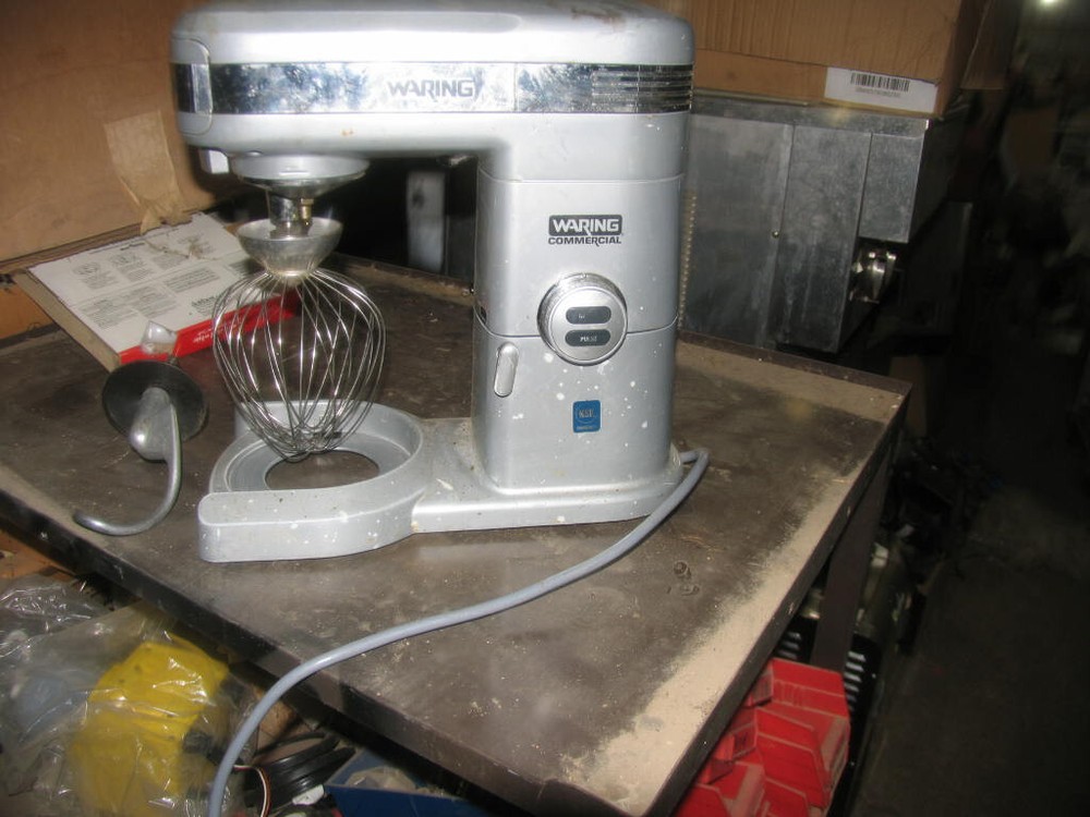 WARING COMMERCIAL INDUSTRIAL  MIXER