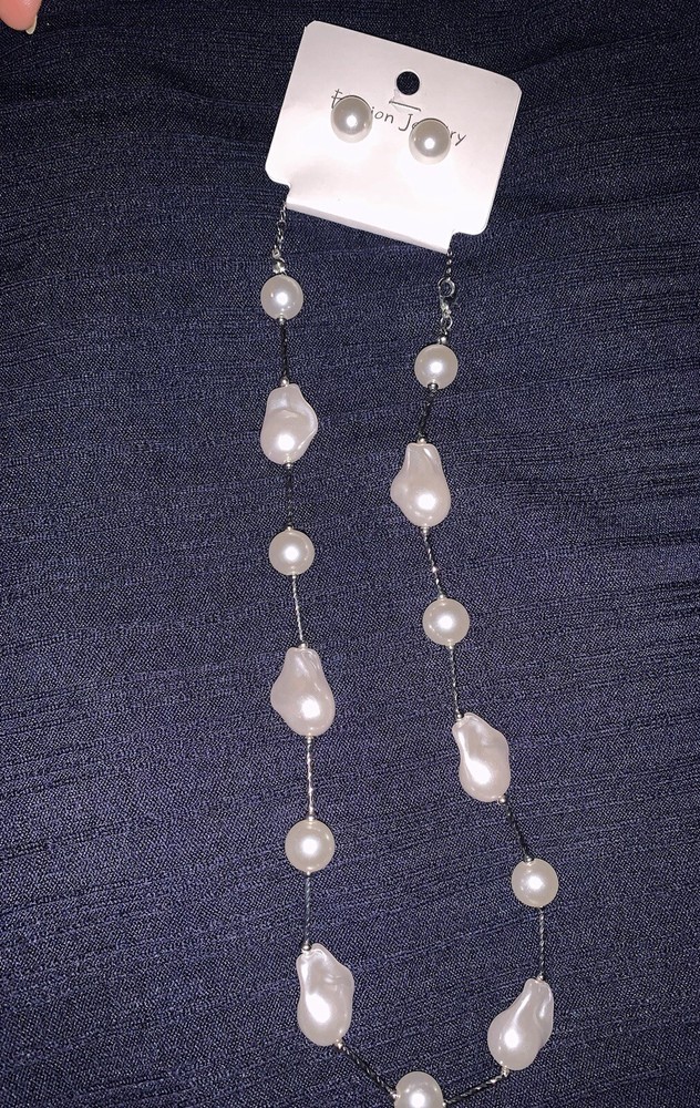Beautiful Earrings And Necklace Set