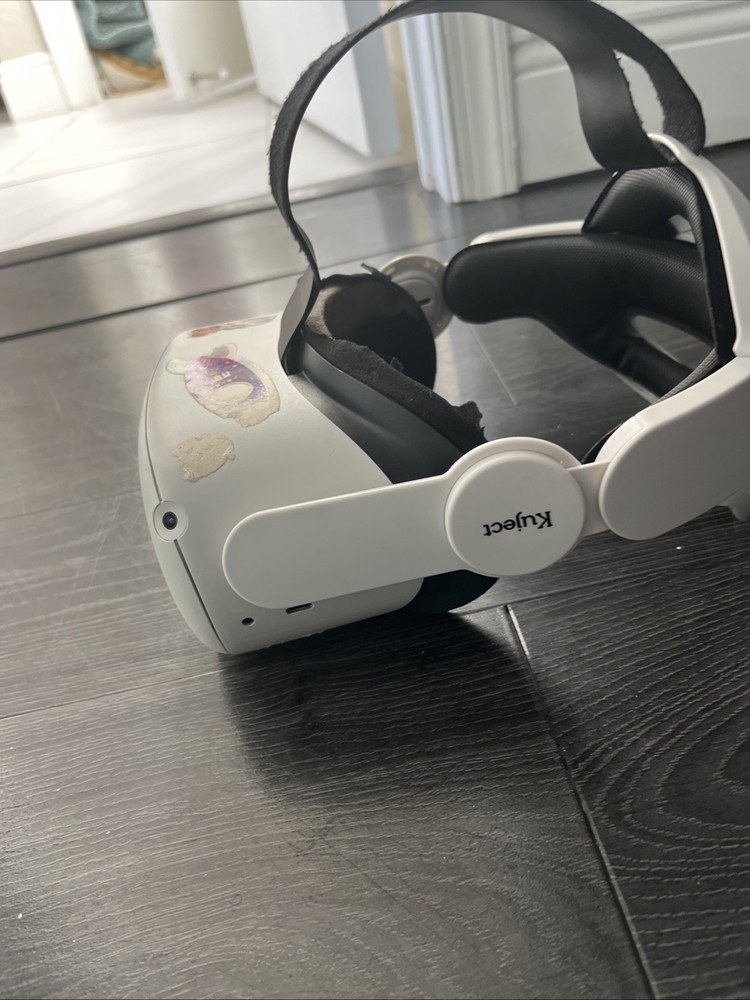 Oculus Quest 2 KW49CM, 128GB, Virtual Reality Headset with Controllers