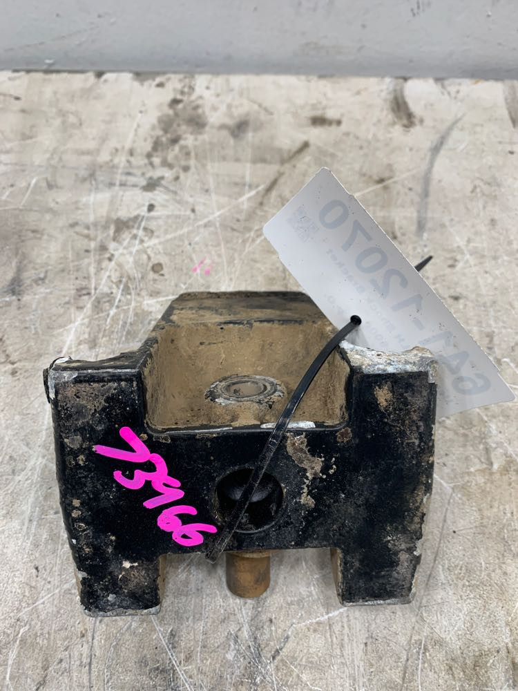 1994 Peterbilt 357 Suspension Bracket B636000 (641-12070)