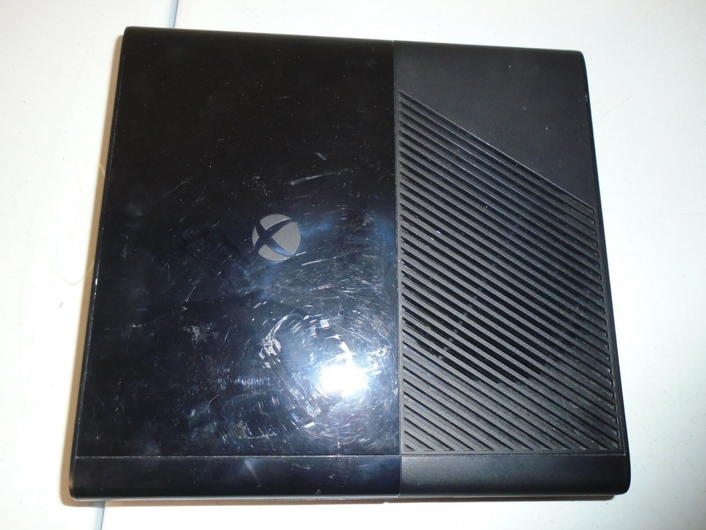 Microsoft Xbox 360 1538 Bundle Kinect, Controller, Headset & 5 Games Read Descr.