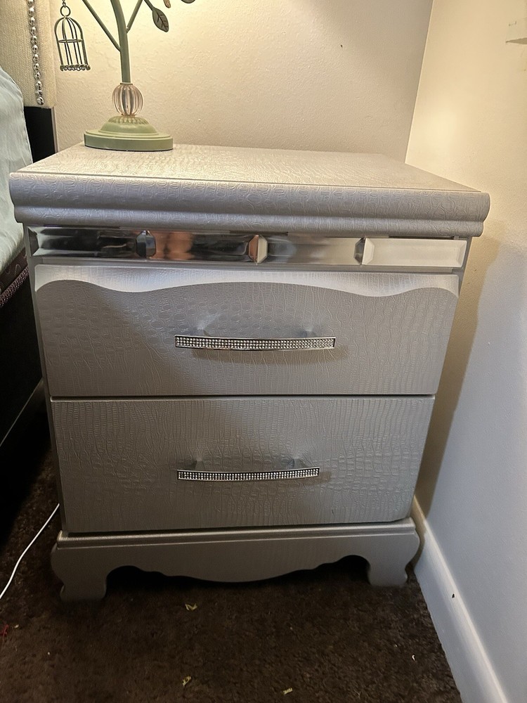 Bedroom Set With Light Up Vanity