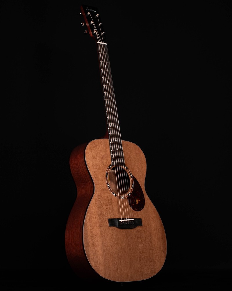 Eastman E2OM, Natural Cedar Top