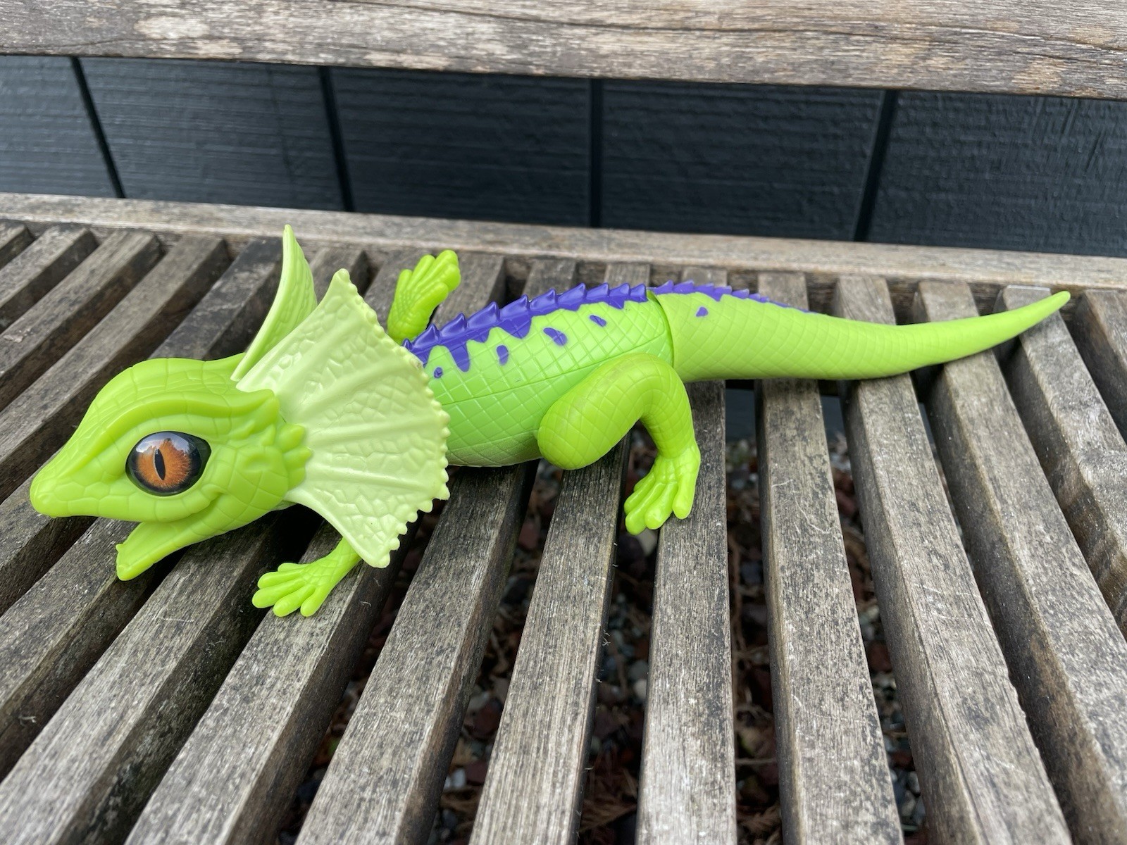 Zuru Robo Alive 14" Lurking Lizard Battery Powered Running Robotic Toy Green