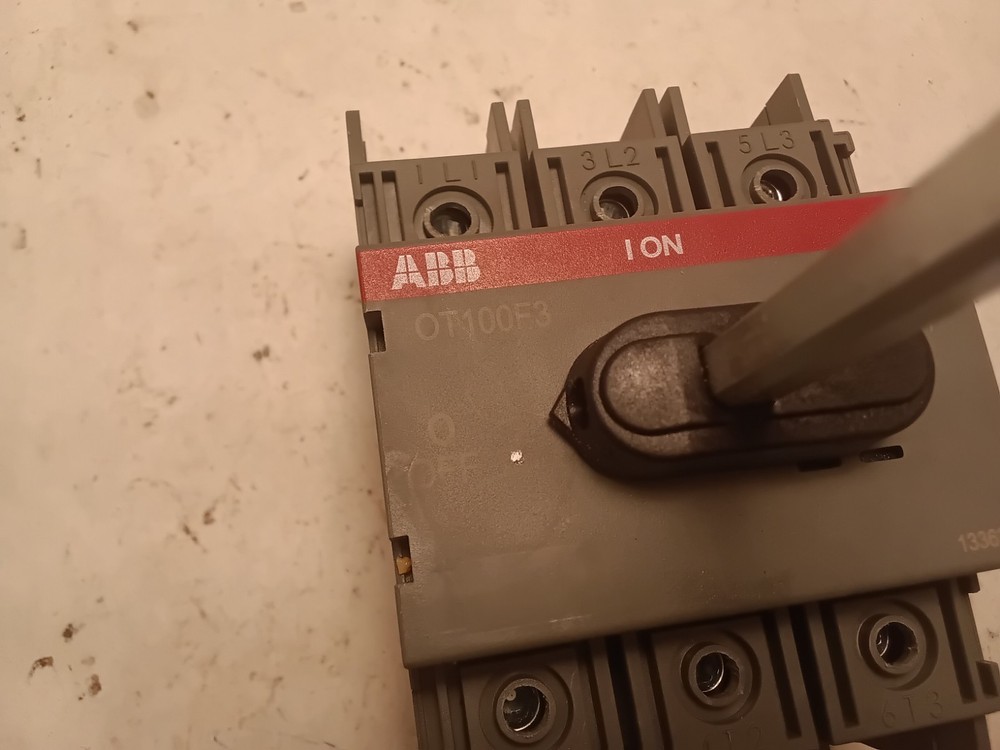 ABB DISCONNECT SWITCH OT100F3 3PH 600VAC 100A (M3D)