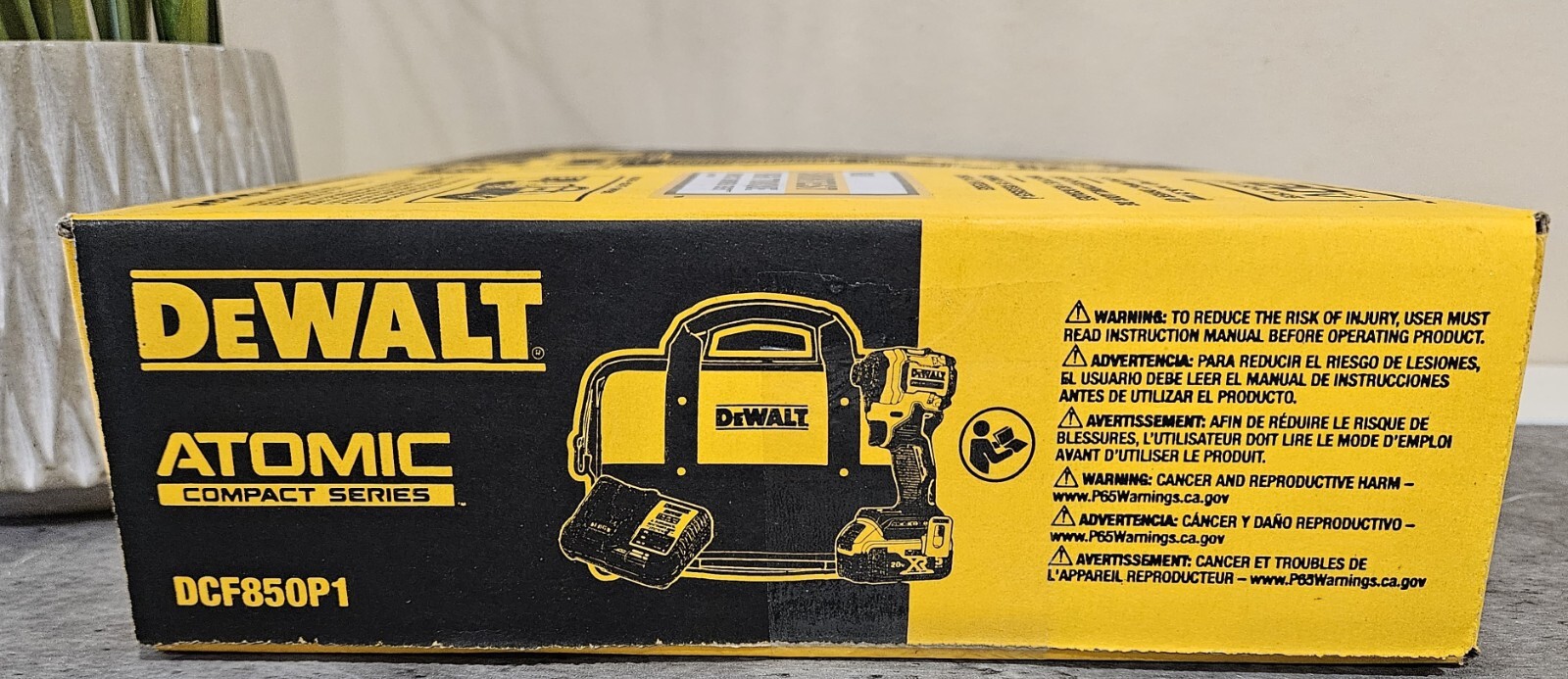 DEWALT ATOMIC 20V 1/4" IMPACT DRIVER KIT W/ BAG, 5Ah BATTERY & CHARGER DCF850P1