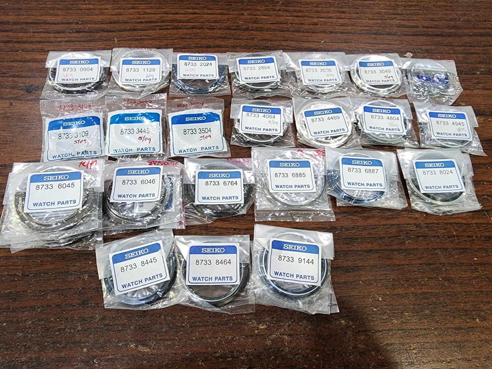 NOS ORIGINAL SEIKO BEZEL 8733 ASSORTED MODEL Drop down choose.