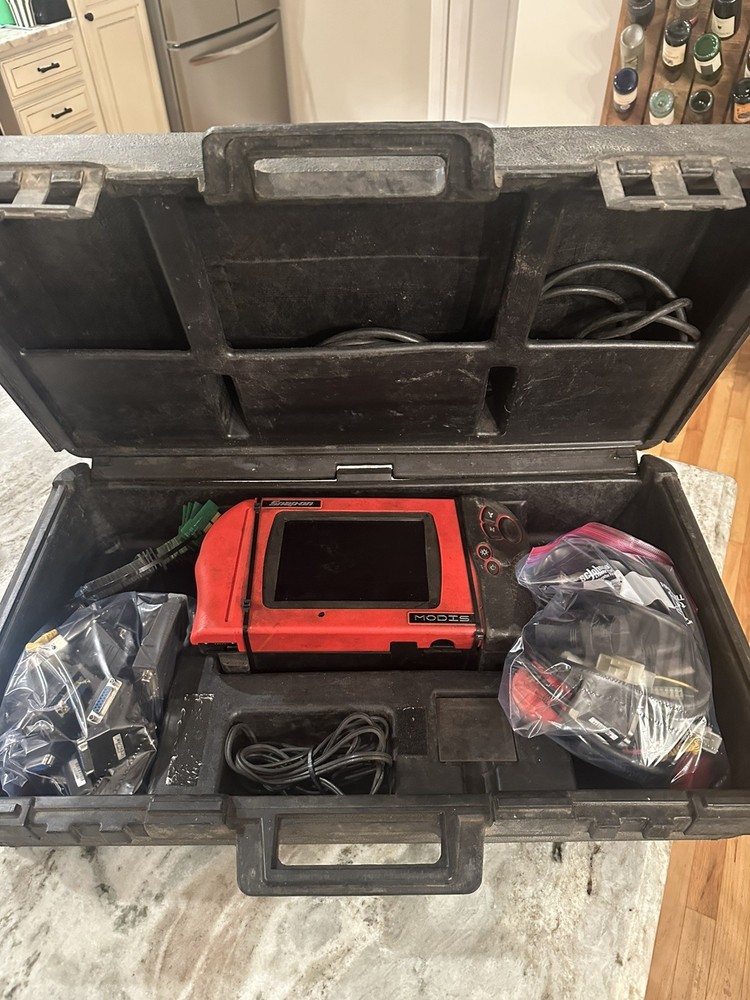 Snap On Modis EEMS300 Diagnostic Tool With Case and Extras