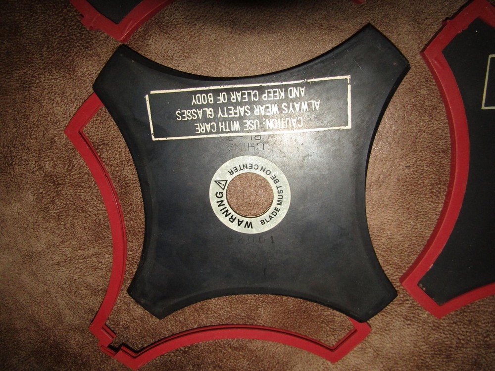 4 NOS WEED WHACKER BLADES 1002B