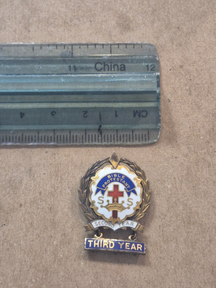 Cross & Crown. Bible Protestant second year/third year pin JP349