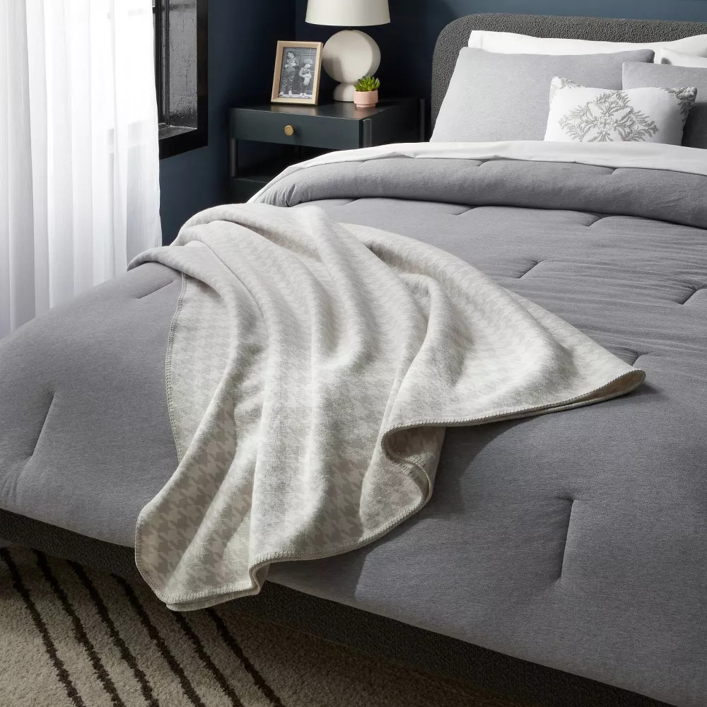 Full/Queen Brushed Cotton Blanket Gray Houndstooth - Threshold