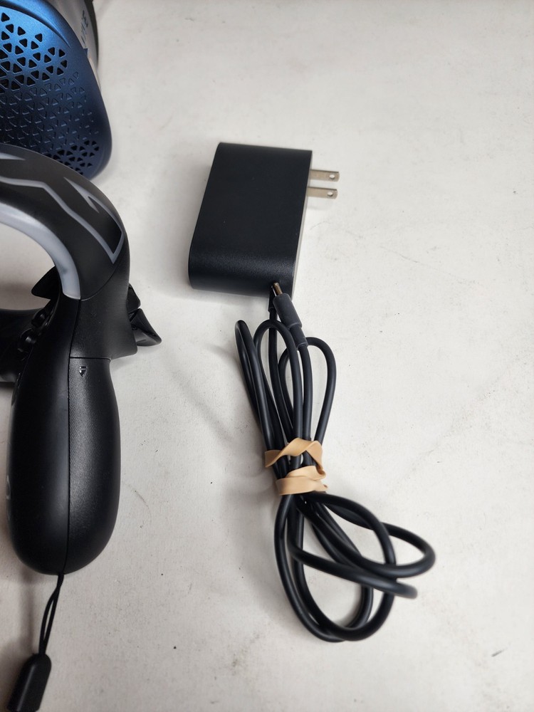 HTC Vive Cosmos Virtual Reality Gaming Headset + Controllers Complete Set