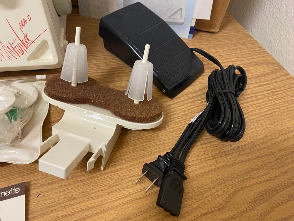 Bernina Bernette FunLock 004-D Serger Sewing Machine with Tools / Original Box