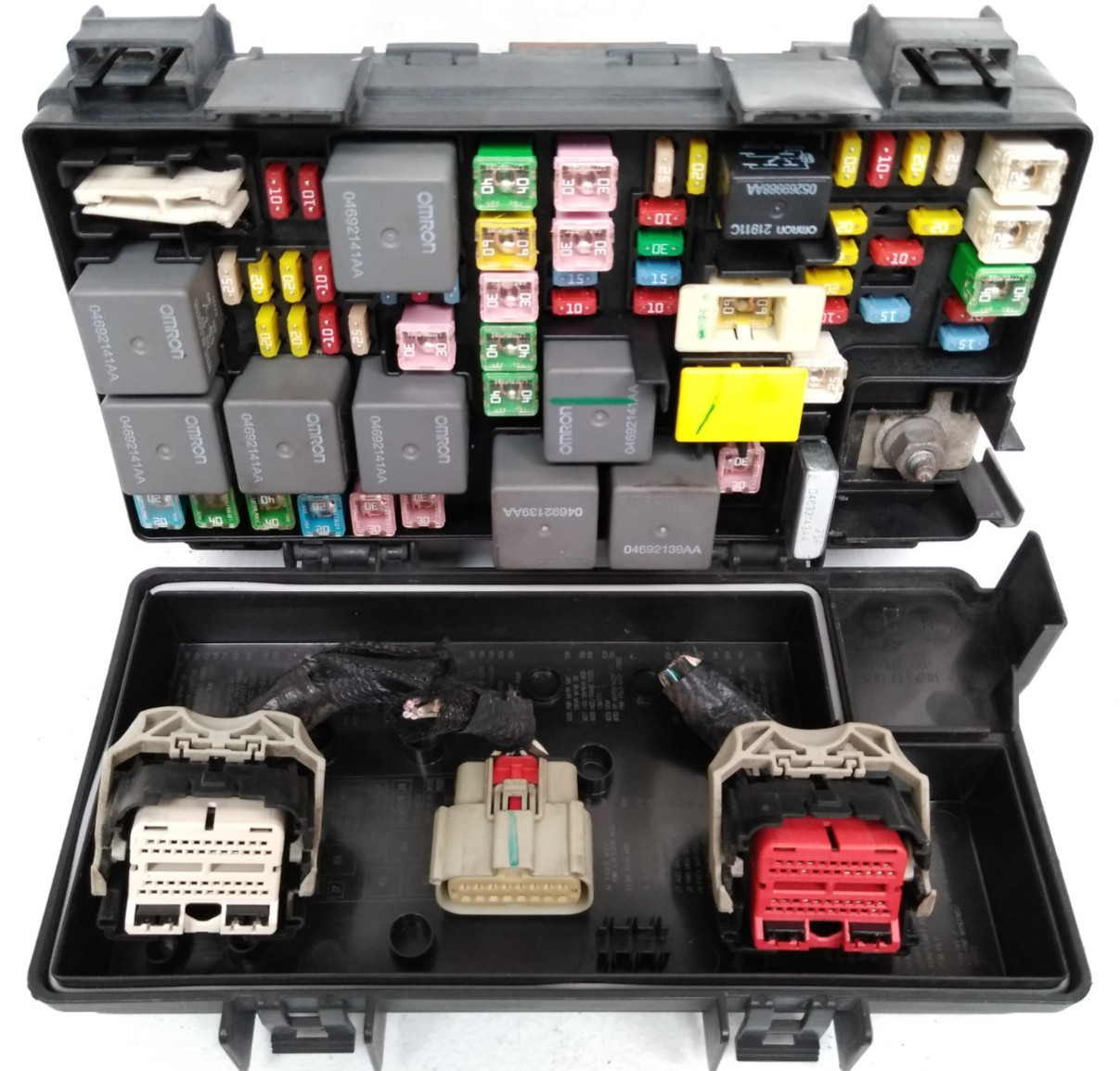 56049720AR Chrysler 2008 2009 Town & Country Fuse Box Engine Bay TIPM OEM B2