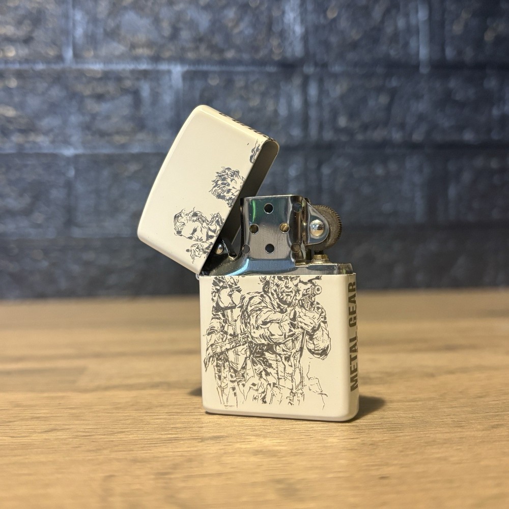 Metal Gear Solid 3 Snake Eater - Engraved White Flip Lighter In Gift Tin