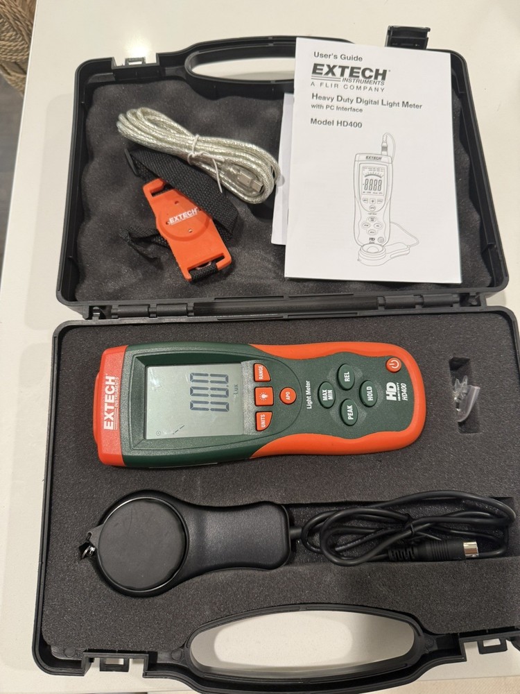 EXTECH INSTRUMENTS LIGHT METER HD400 COMPLETE with CASE MANUAL CD + ISSUE