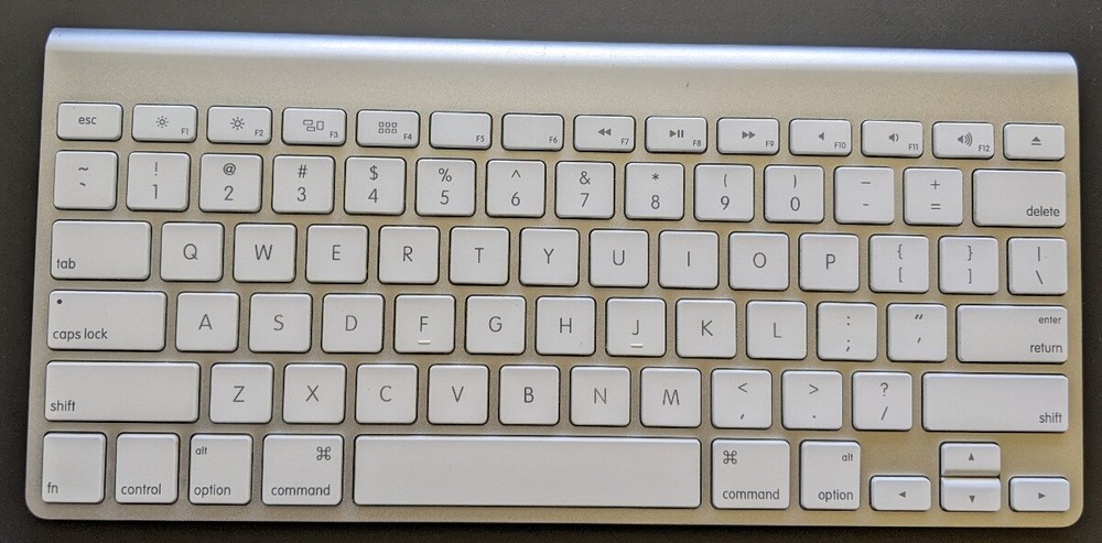 Genuine Apple A1314 Wireless Bluetooth Keyboard Include batteries tested working