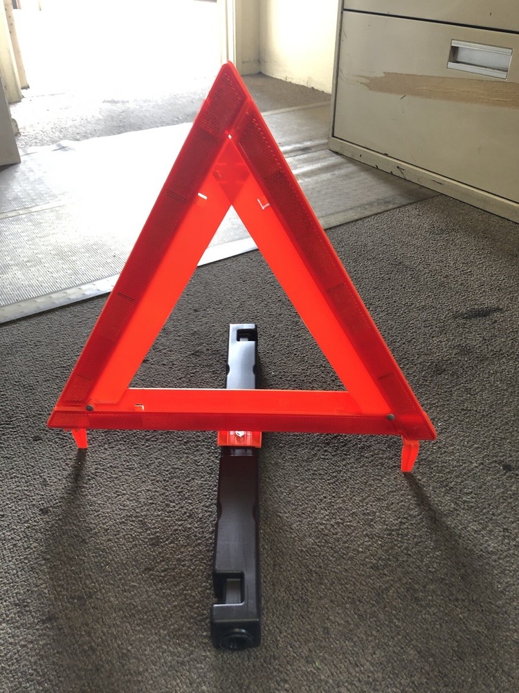 Safety Warning Triangle DOT approved Road Side Emergency Kit