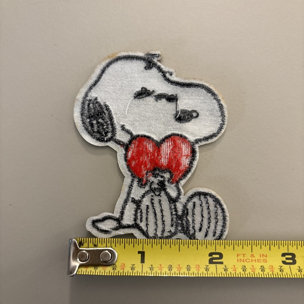 Snoopy W/ Heart - Embroidered Iron on patch