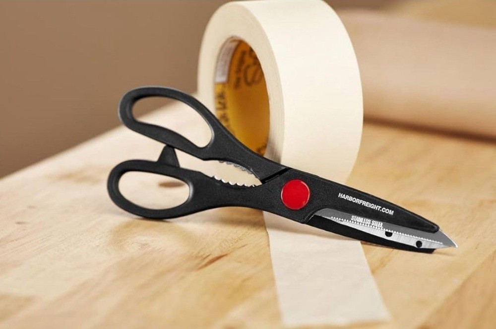 1 x Multipurpose Scissors