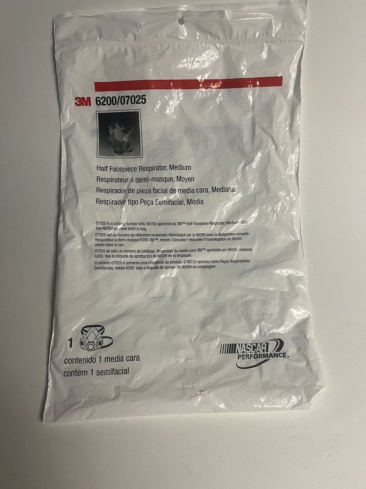 3M 6200/07025 Half Piece Medium Respirator Mask