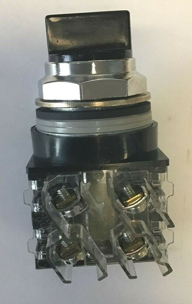 GENERAL ELECTRIC CR104P SELECTOR SWITCH 3POS. NEMA A600