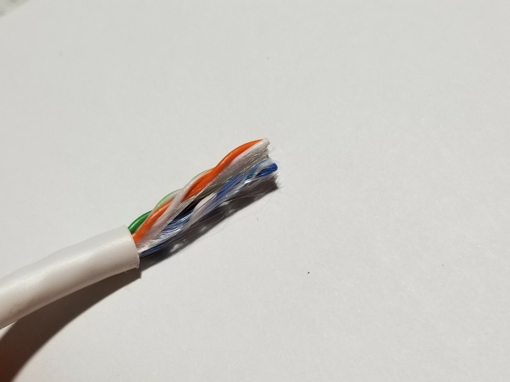 Belden 2412 23/4P Enhanced CAT6+ UTP DataTwist Network Cable Riser White /100ft