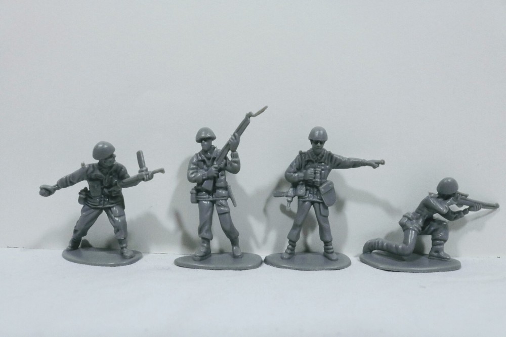 Army Figurines Grey Plastic Lot 2