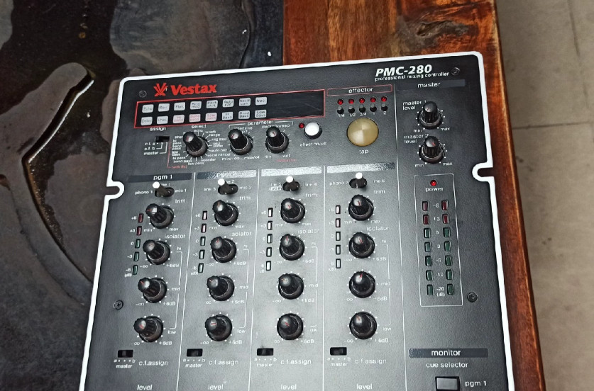 1pcs Vestax PMC-280 Mixing Console