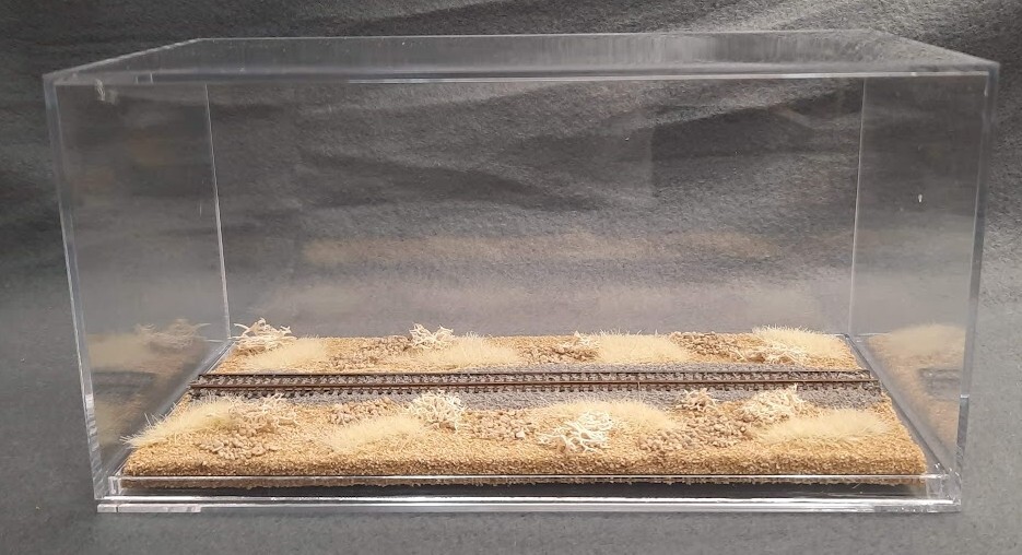 Z SCALE - SINGLE TRACK 8" - DISPLAY CASE - "DESERT  SCENE" -FOR ANY Z TRAIN