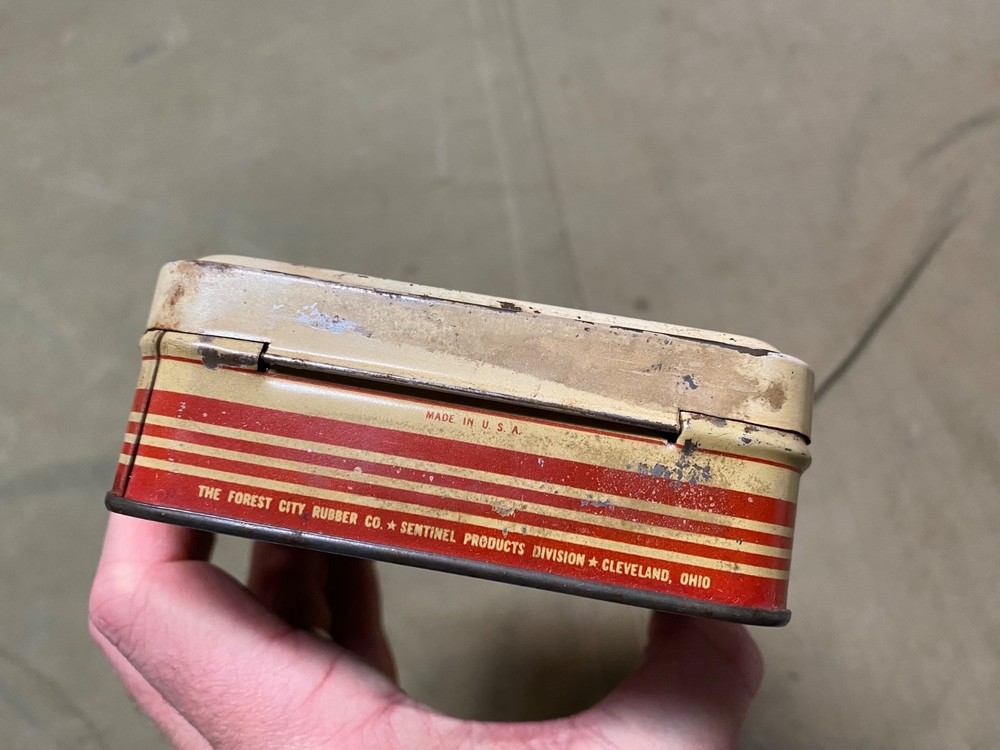 ORIGINAL WWII ERA US SENTINEL FIRST AID KIT CARRY TIN