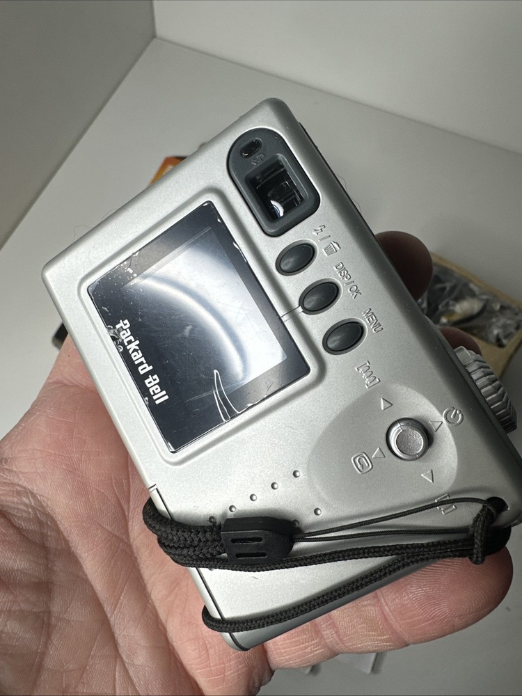 Packard Bell DSC-220 2.0MP Compact Digital Camera