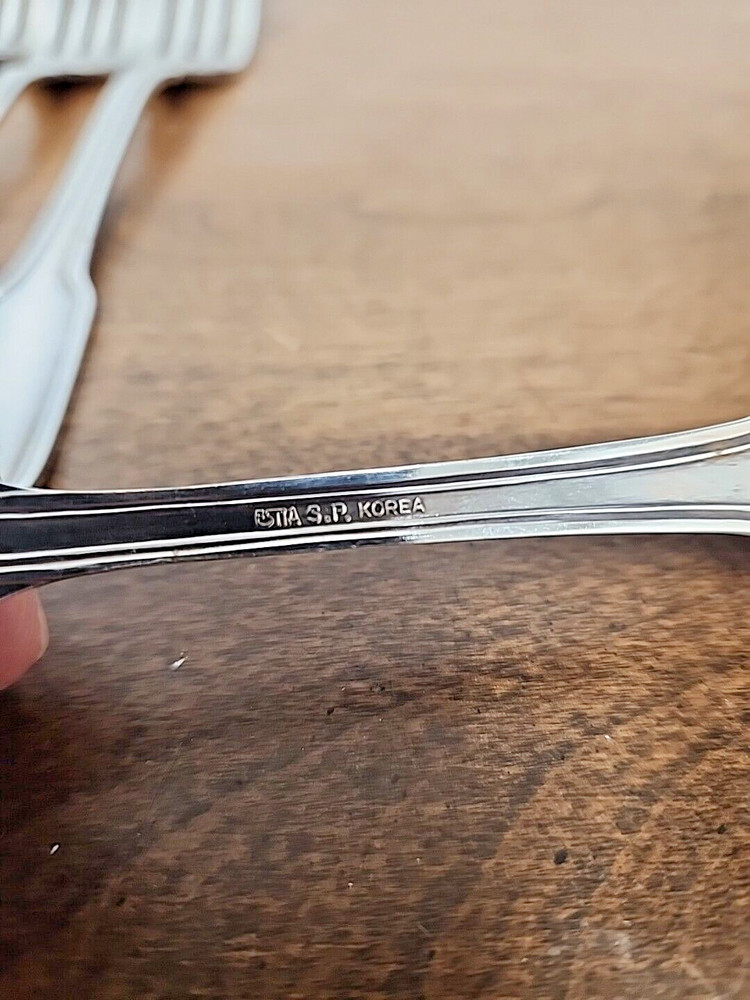 NEVER IN USE ESTIA KOREA SHELL TABLE FORK SET OF EIGHT