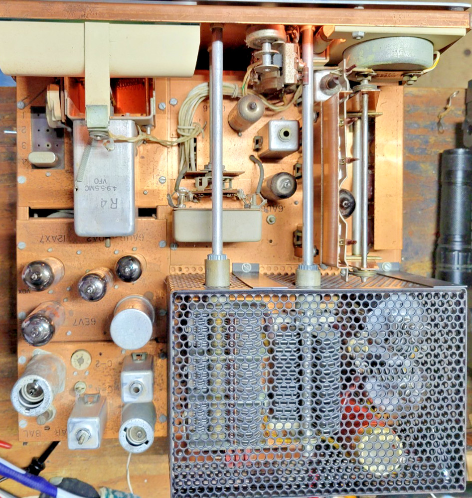 Drake T-4X Ham Radio Transmitter Powers Up, Nothing Else. Details Below
