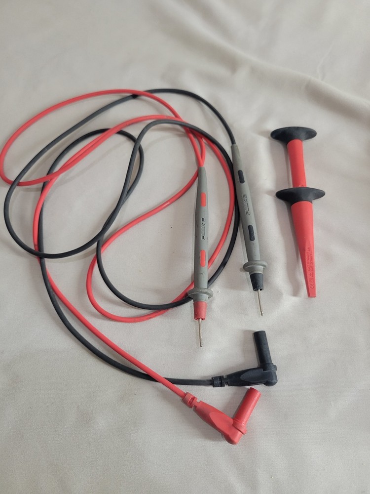 Fluke 789 ProcessMeter Process Calibrator with Test Leads and Carry Case